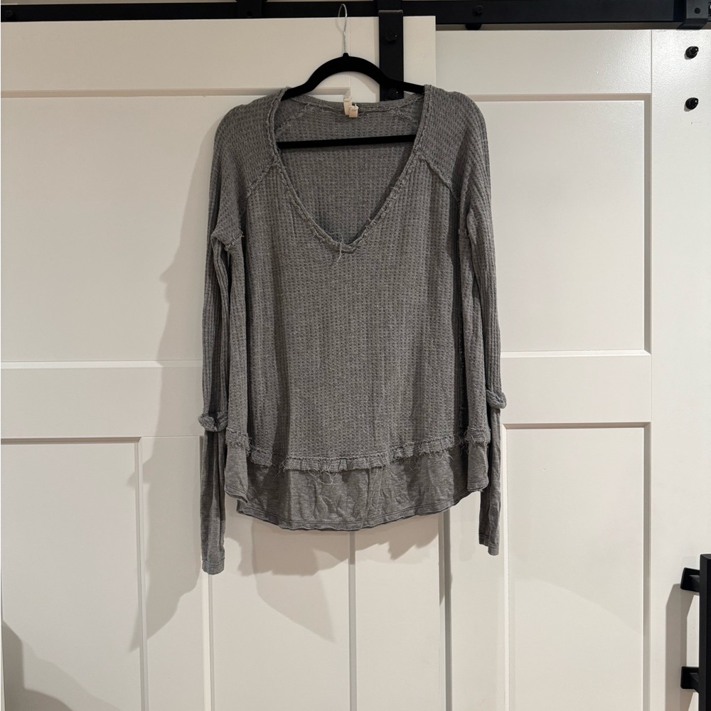 We The Free Gray V-Neck‎ Top